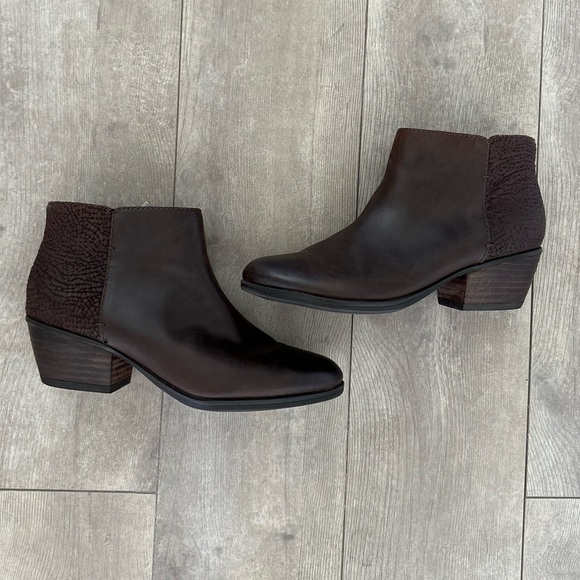 Clarks Artisan Deep Brown Ankle Booties Women’s size 7.5 - Picture 6 of 14
